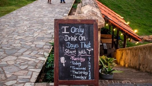 簡単！飲食店集客アイデア：A型看板で「偶然」を「来店意欲」に変えるワザ