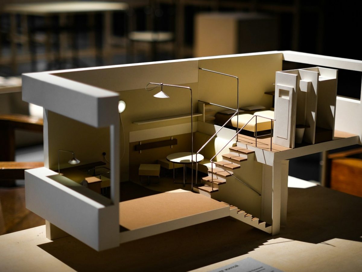 「100万円かけたHPが見られてない…」と嘆く工務店社長様。地域密着の工務店に必要なのは「豪華なデザイン」ではなく「現場の温度感」です