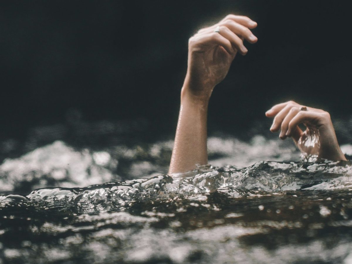 「悪い口コミ」が怖くて眠れない店主様。HPで「自分の言葉」を持つことが、最大の防御になる理由